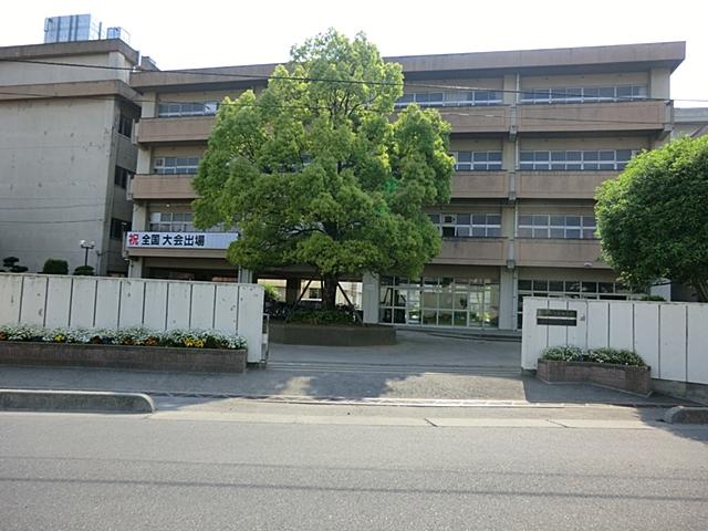 Junior high school. Ageo Tatsuhigashi until junior high school 870m