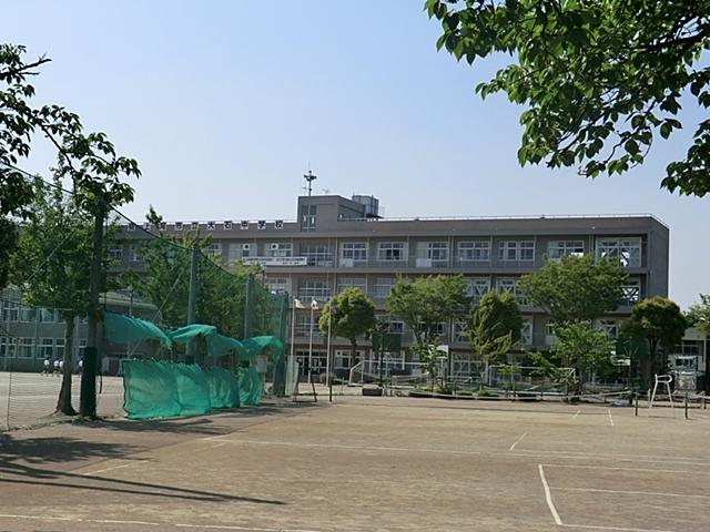 Junior high school. 680m to Oishi junior high school