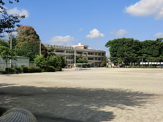 Primary school. Ageo 250m up to municipal Oishi Elementary School
