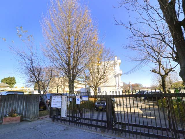 Primary school. 420m to square elementary school