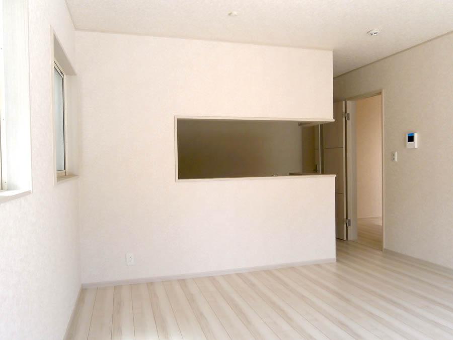 Living. Was building completed. Such as the actual image from per yang, We have to wait all the time so you can see directly. 