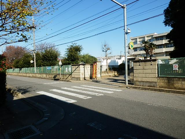 Primary school. 50m to Nishi Elementary School