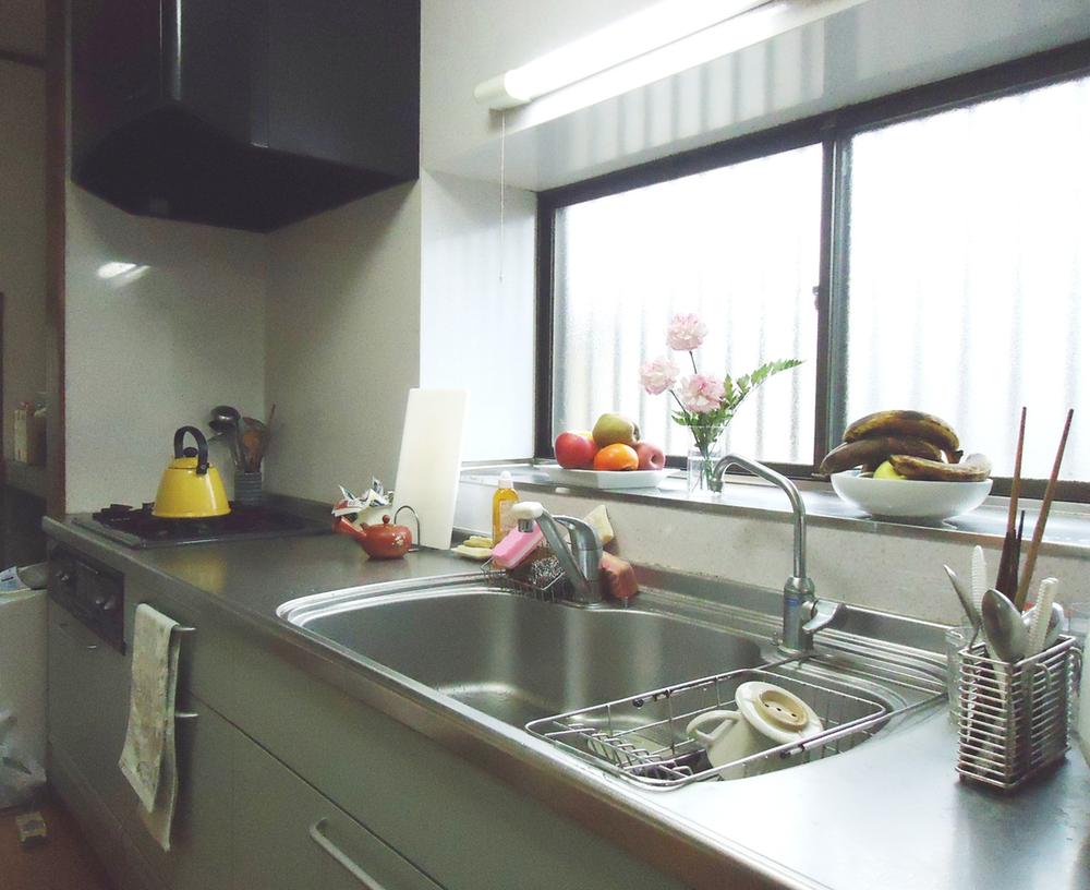 Kitchen. Indoor (11 May 2013) Shooting