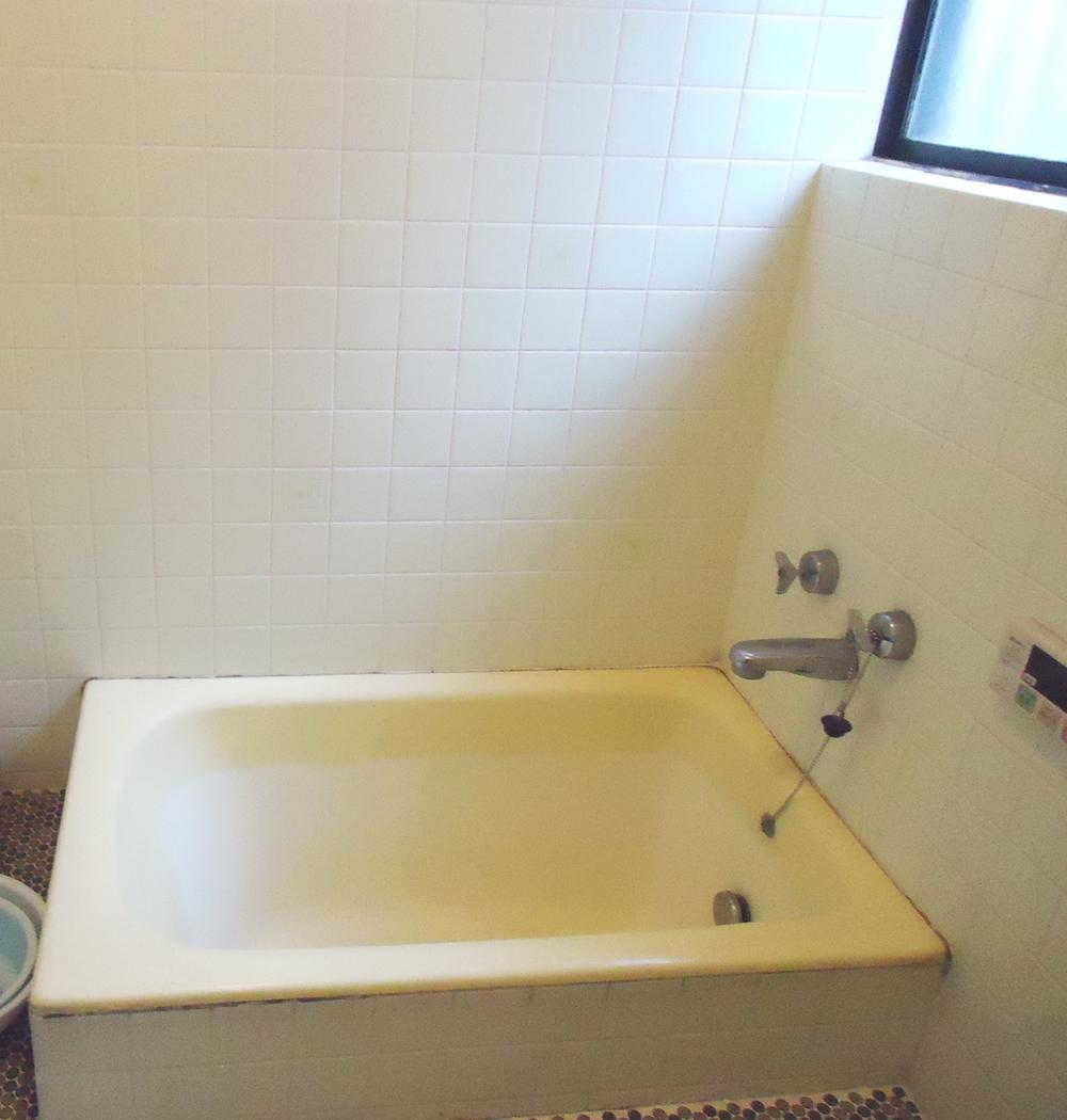 Bathroom. Indoor (11 May 2013) Shooting