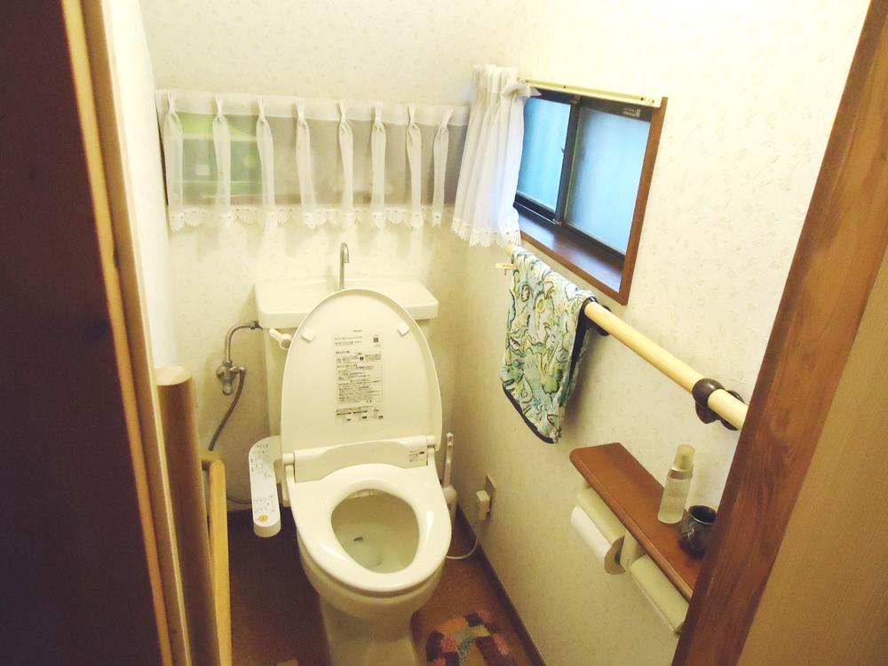 Toilet. Indoor (11 May 2013) Shooting