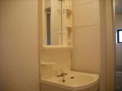 Washroom.  ☆ Separate vanity ☆ 