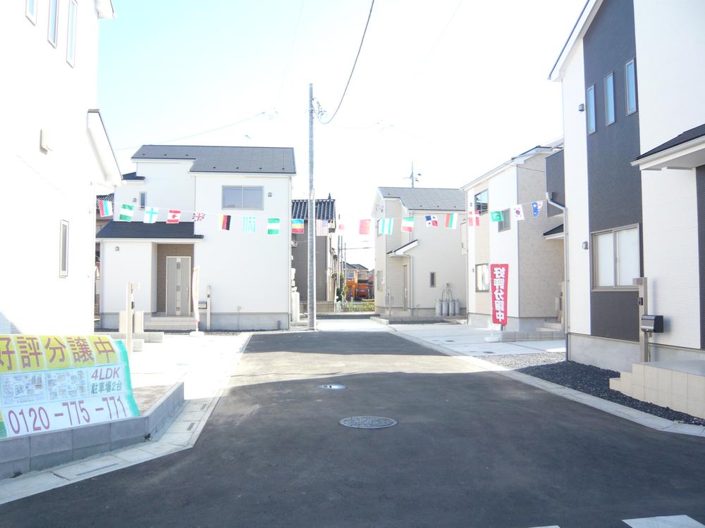 Local photos, including front road.  ■ "Overall development road"