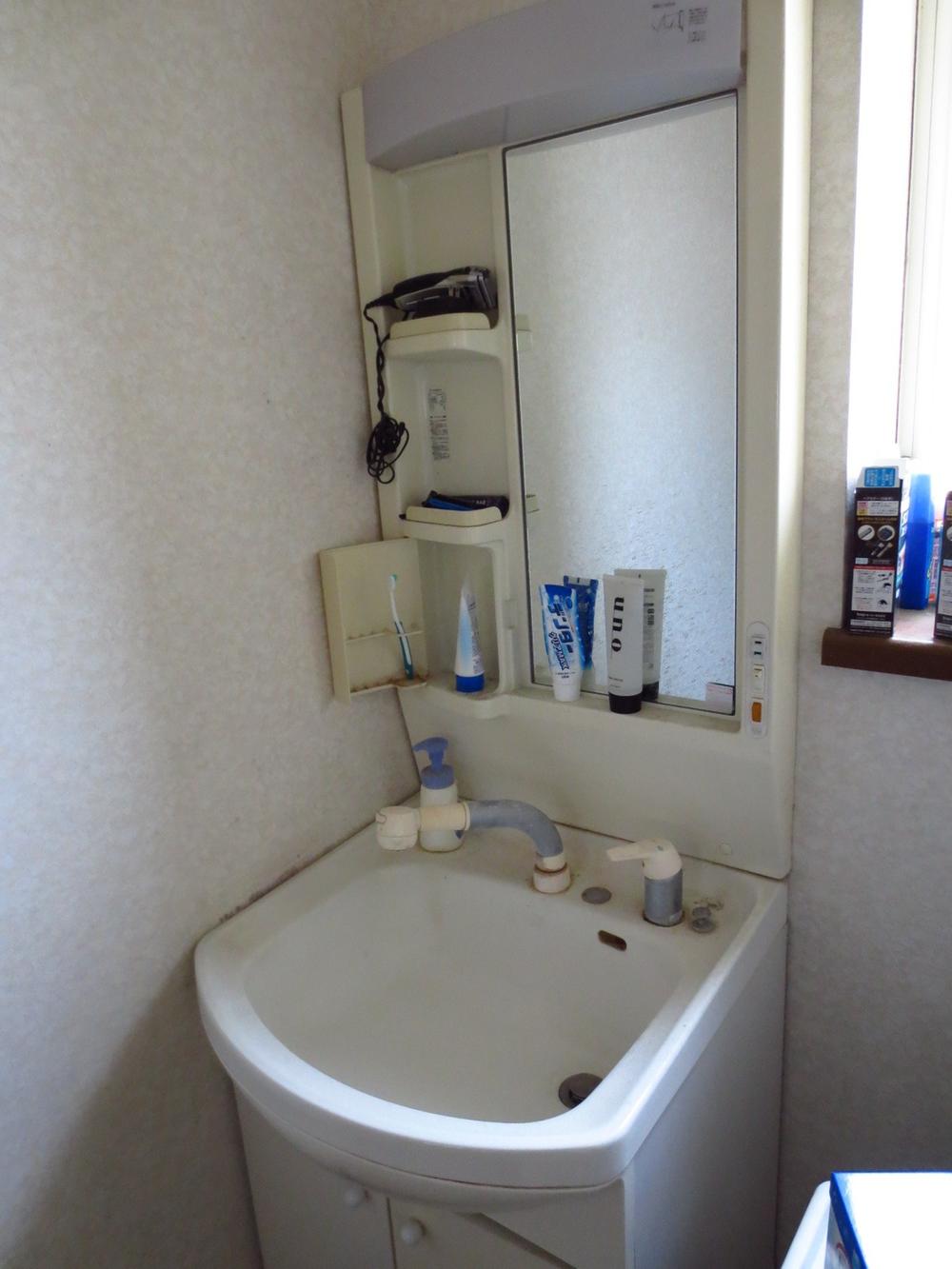 Wash basin, toilet. Indoor (June 2013) Shooting