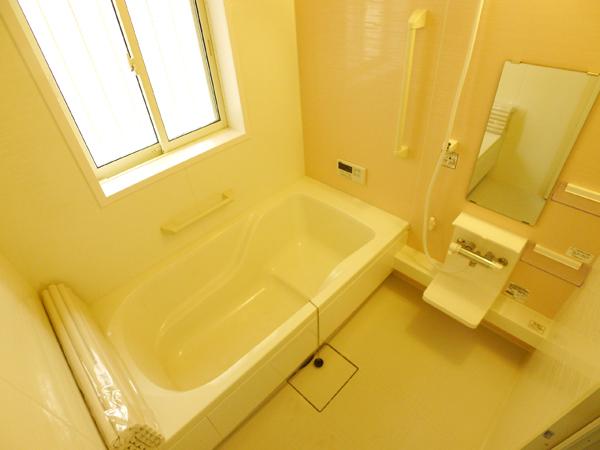 Bathroom. Local (May 2013) Shooting 37 Building