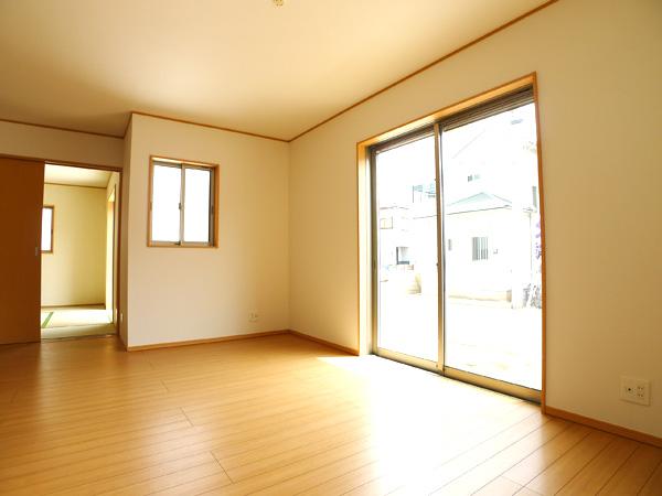 Living. Room (August 2013) Shooting 1 Building