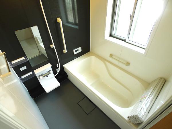 Bathroom. Room (August 2013) Shooting 1 Building