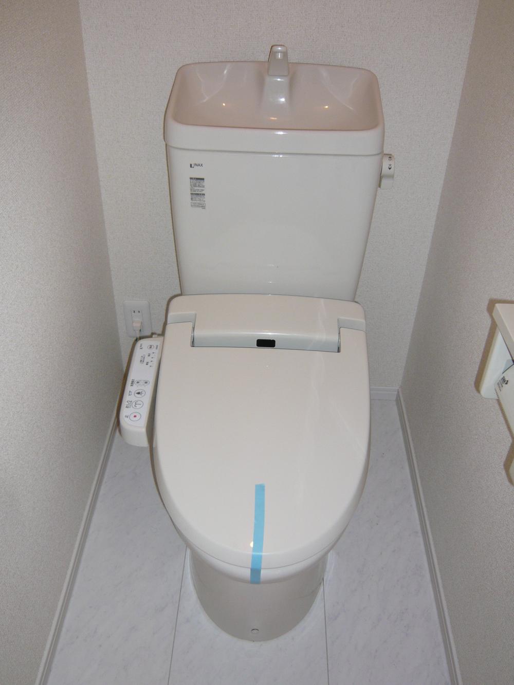 Toilet.  ■ Washlet toilet!