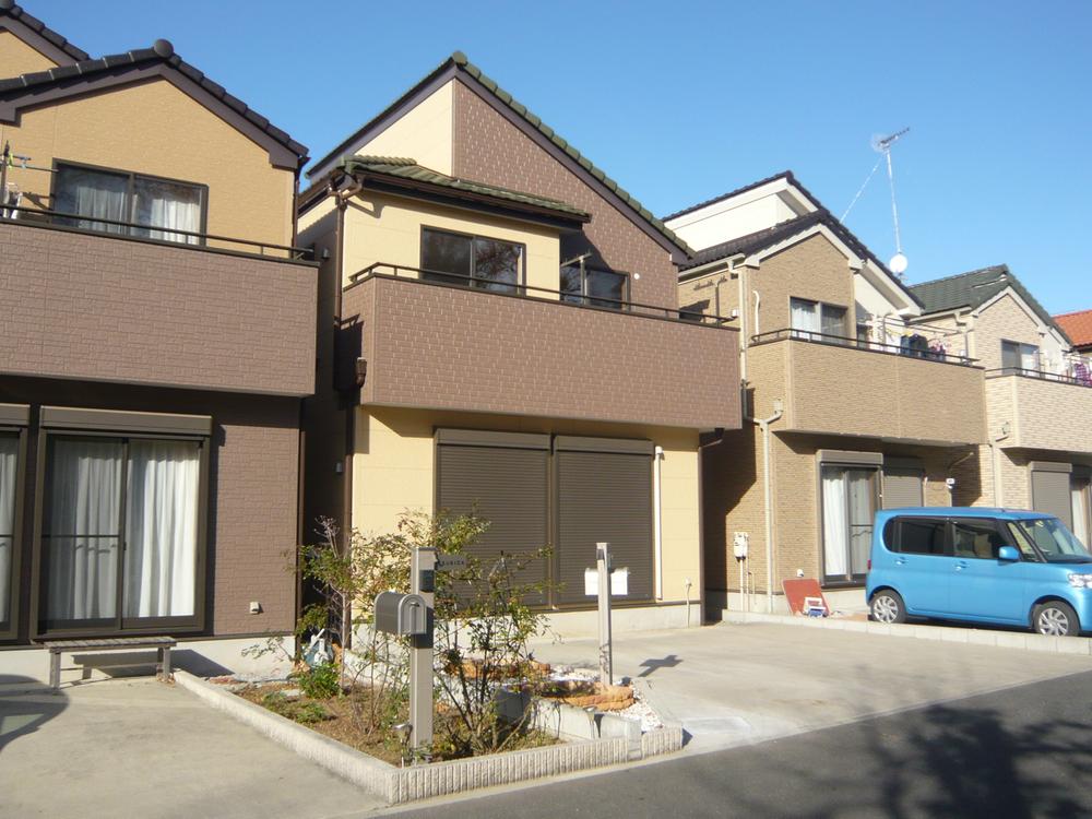 Local appearance photo. ■ Car space parallel two! ■ April 2010 Built! ■