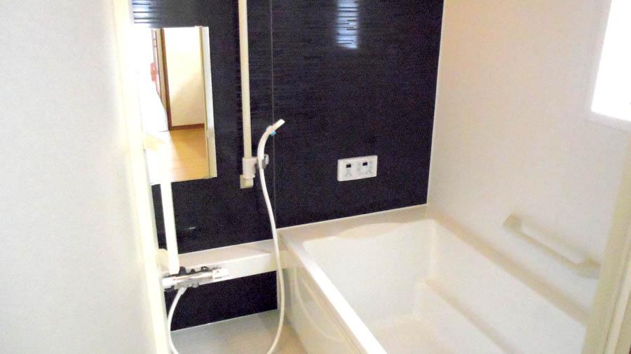 Bathroom. Was building completed. Such as the actual image from per yang, We have to wait all the time so you can see directly.