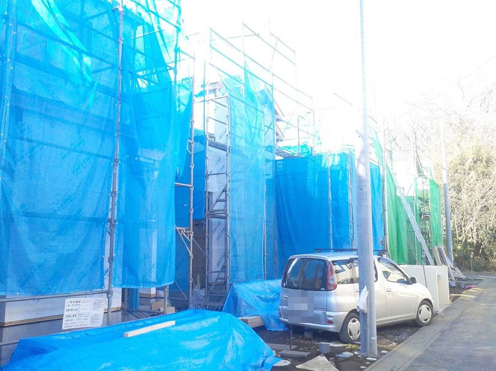 Local photos, including front road. Local (12 May 2013) Shooting