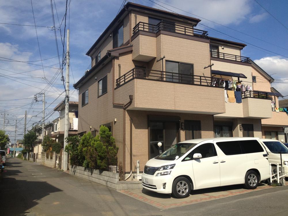 Local appearance photo.  ・ Corner lot of a lot per yang south-facing! !  ・ Parking space is firmly happy also for two.  ☆ Your whole family is very happy firmly in the Floor