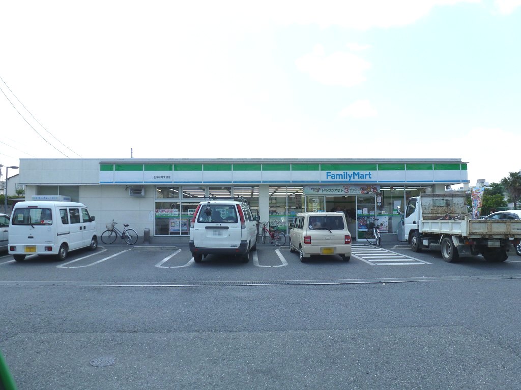 Convenience store. 240m to Family Mart (convenience store)