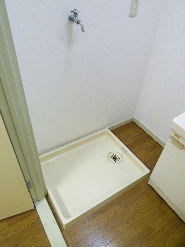 Washroom. 1F reference photograph