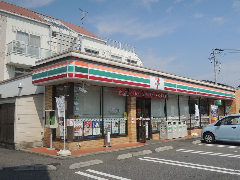 Convenience store. 180m to Seven-Eleven (convenience store)