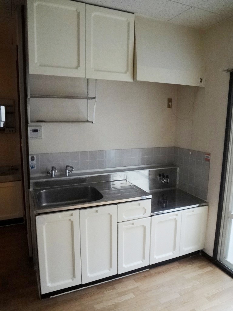 Kitchen. Two-burner stove installation Allowed ☆