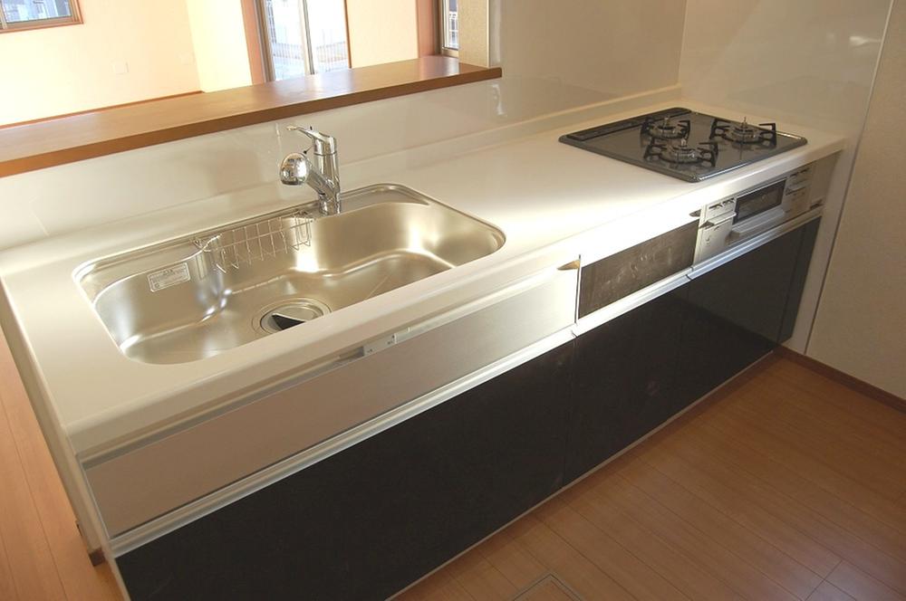 Kitchen.  ☆ Spacious sink ・ Easy cooking with 3-burner stove: 15 Building ☆ 