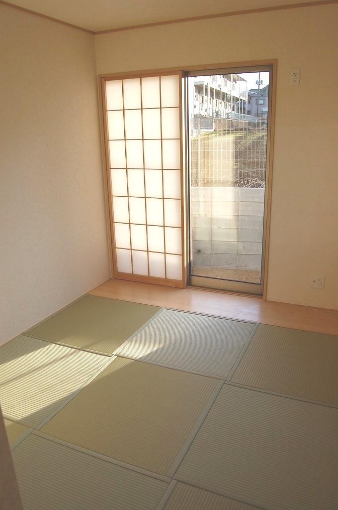 Non-living room.  ☆ Japanese-style room 5.5 Pledge of relaxing in the living next door: 15 Building ☆ 