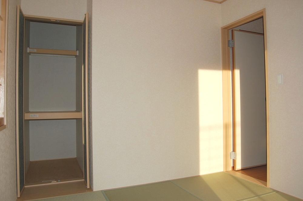 Non-living room.  ☆ Japanese-style room 5.5 Pledge: 15 Building ☆ 