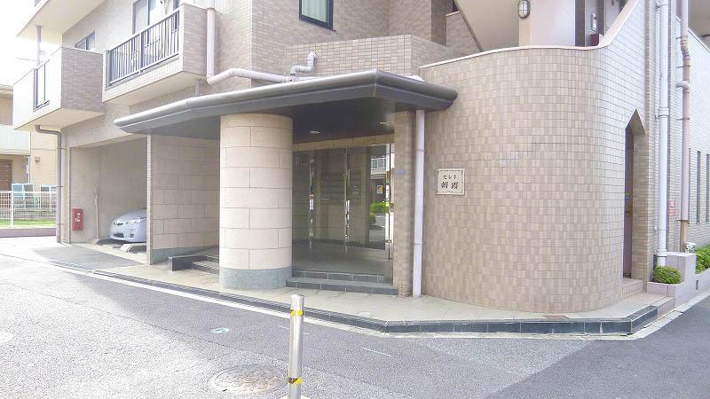 Entrance. Common areas