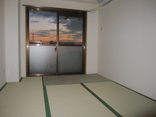 Washroom. Japanese-style room (approximately 6.0 tatami mats)