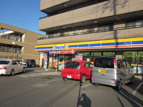 Convenience store. MINISTOP up (convenience store) 380m