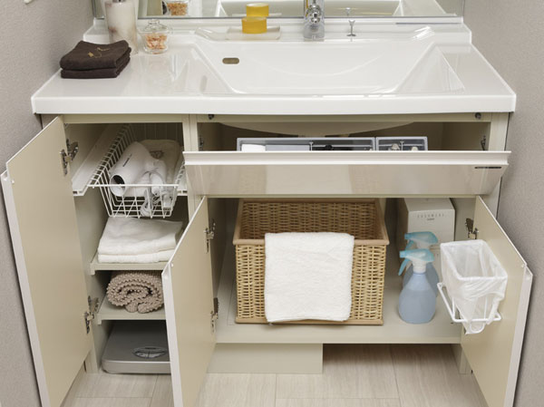 Bathing-wash room.  [Here Suma vanity storage] Secure a dry space to counter and seamless wash bowl is biased. Also, Wire basket to sink under, Shelf plate Hazuseru, Dumping space, It has achieved a functional storage, such as the glove compartment.