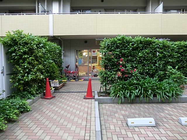 kindergarten ・ Nursery. Kitaasaka 410m to nursery school
