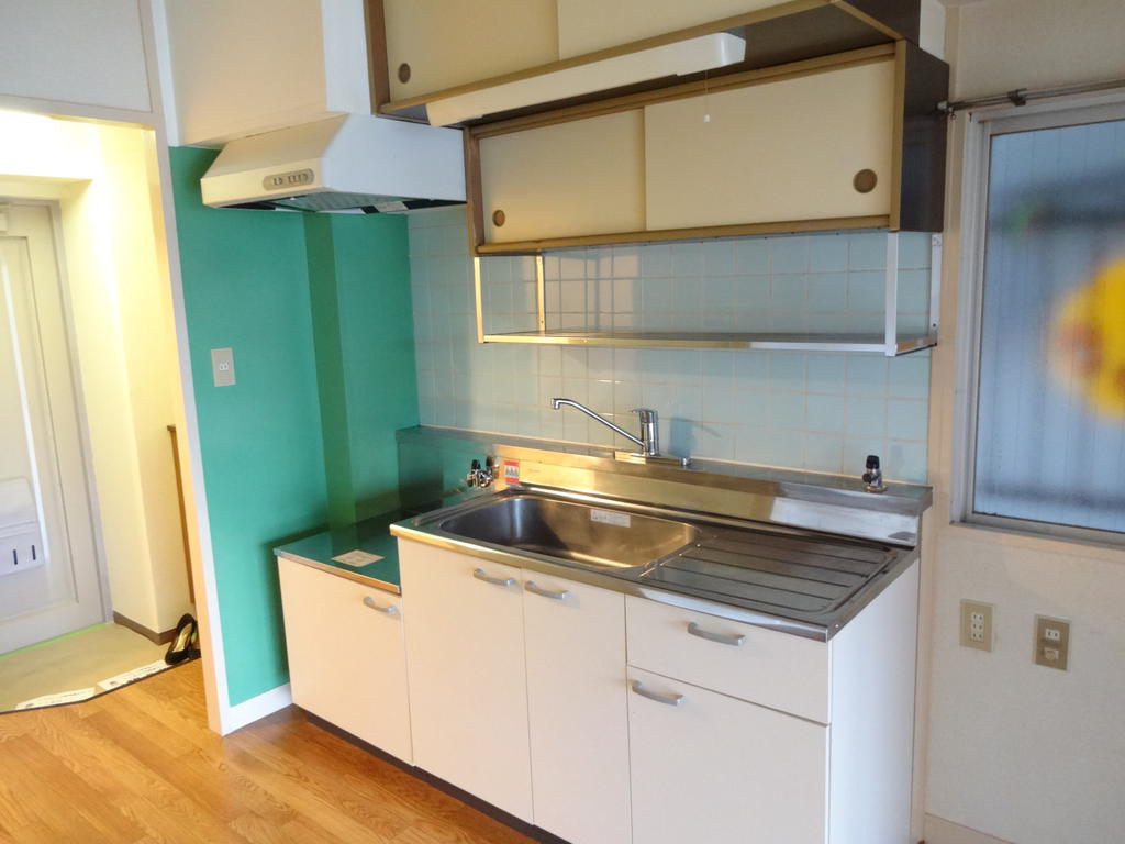 Kitchen. You can also enjoy self-catering in a two-burner gas stove installation Allowed spacious kitchen