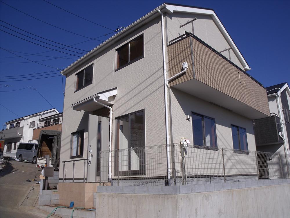 Local appearance photo. Local (11 May 2013) Shooting