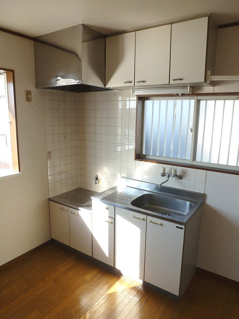 Kitchen. Two-burner stove installation Allowed!