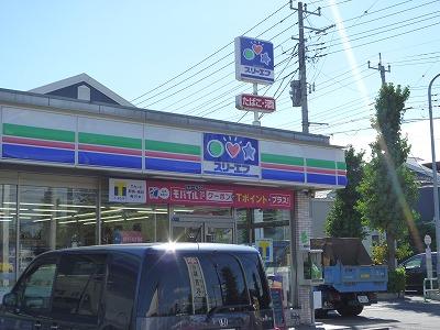 Convenience store. Three F Asaka Honcho 402m to shop