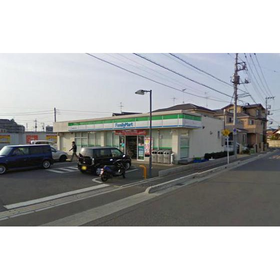 Convenience store. 550m to Family Mart (convenience store)