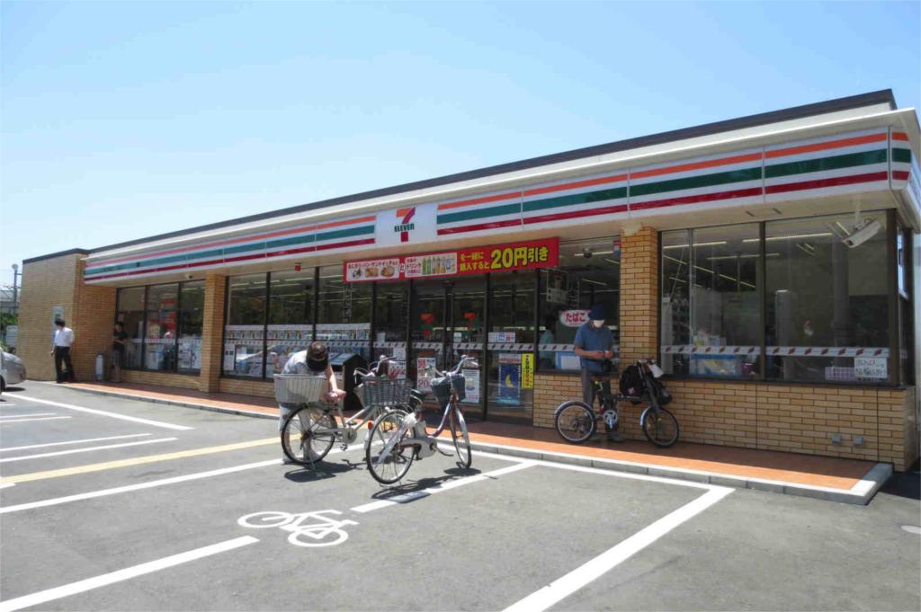 Convenience store. Seven-Eleven (convenience store) up to 100m