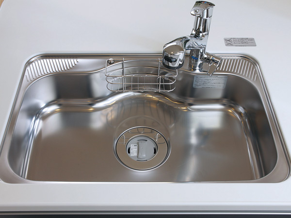 Kitchen.  [Wide and quiet sink] Wide sink of noise design water is to reduce the I sound.