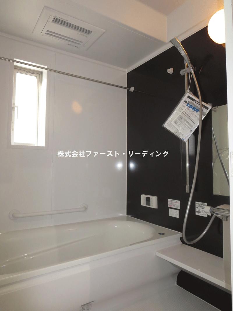 Bathroom. With so bathroom dryer your laundry in the cold winter season is also quick-drying You can also enter to warm the bathroom at the time of bathing! (Same specification equipment)