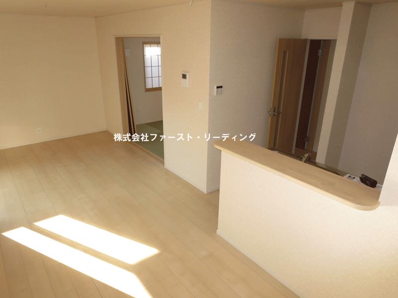 Living. By removing the partition of the Japanese-style you can you live comfortably as 22.3 quires LDK! (Same specification equipment)