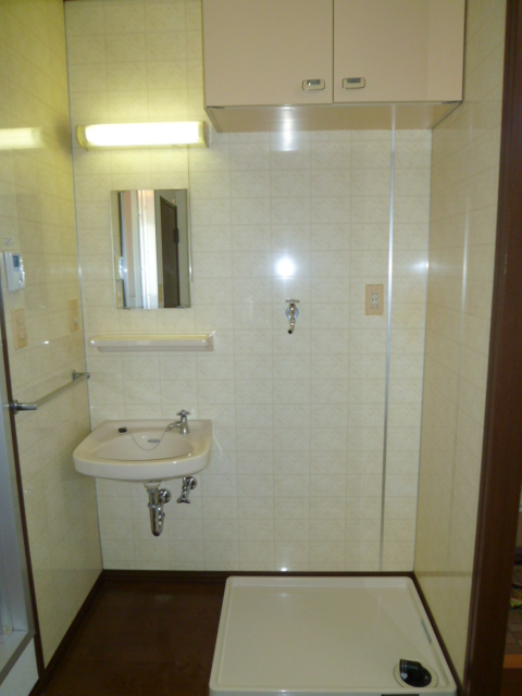 Washroom. Same property, Is another of the room