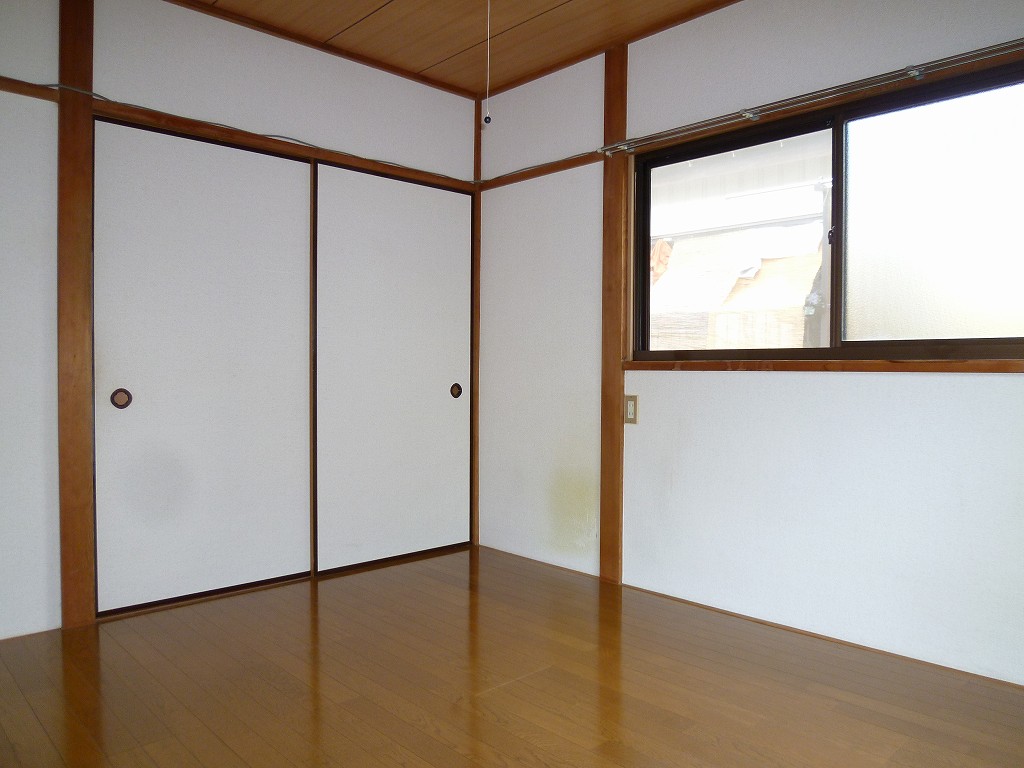 Other room space. The same type reference photograph