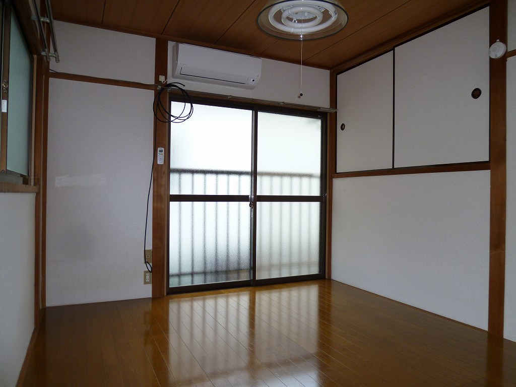 Other room space. The same type reference photograph