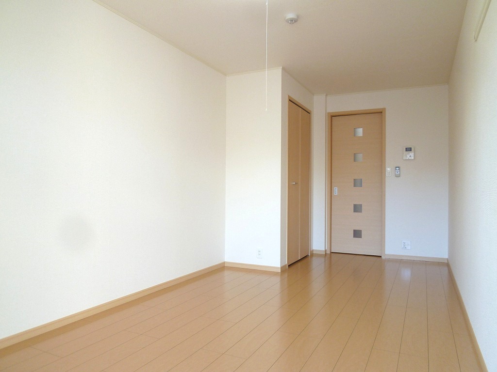 Other room space. It is a photograph of the same type