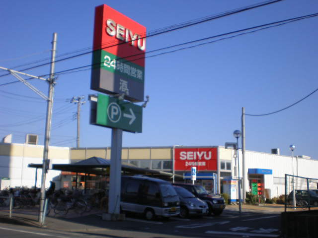 Supermarket. Seiyu to (super) 168m