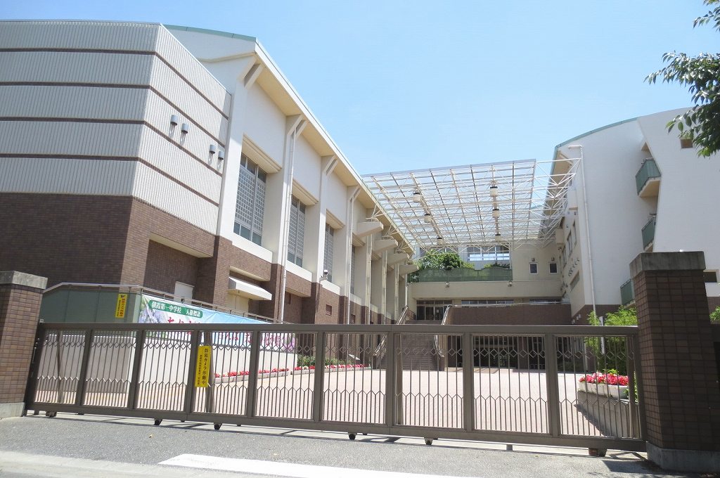 Junior high school. 1700m to Asaka first junior high school (junior high school)
