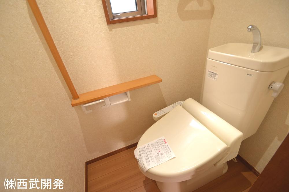 Toilet. Indoor (12 May 2013) Shooting