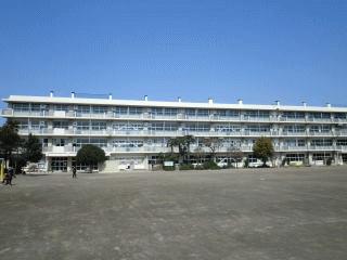 Primary school. Asaka 680m until the seventh elementary school