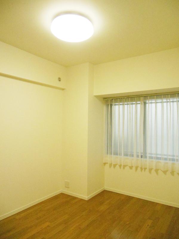 Non-living room. Indoor (12 May 2013) Shooting